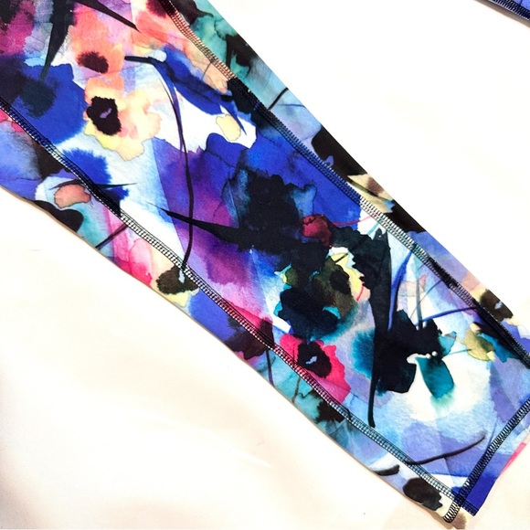 RBX Abstract Multicolor Capri Athletic Leggings with Pockets - Picture 5 of 6